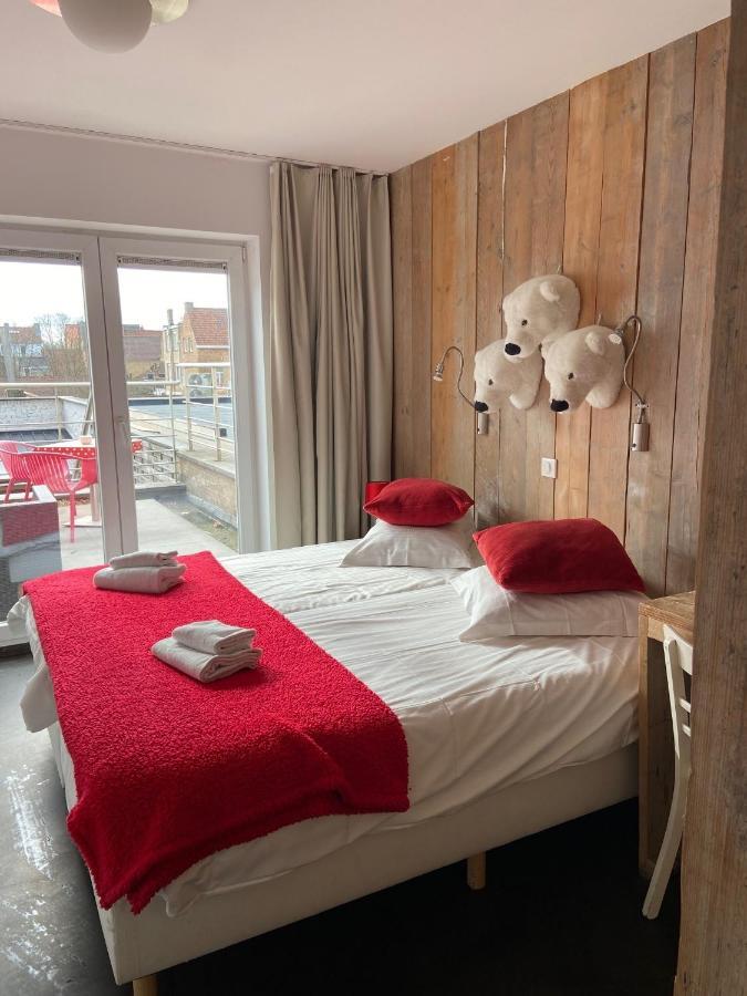 Hotel Aan Zee De Panne Esterno foto