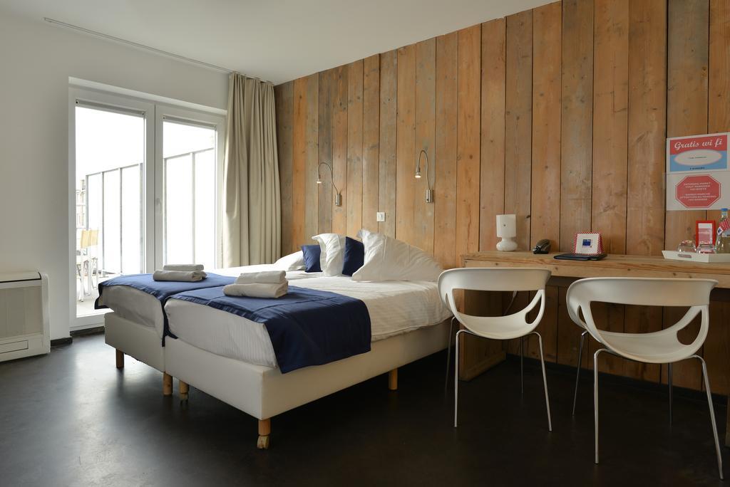 Hotel Aan Zee De Panne Esterno foto